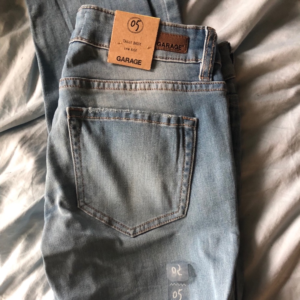 Light wash skinny jeans